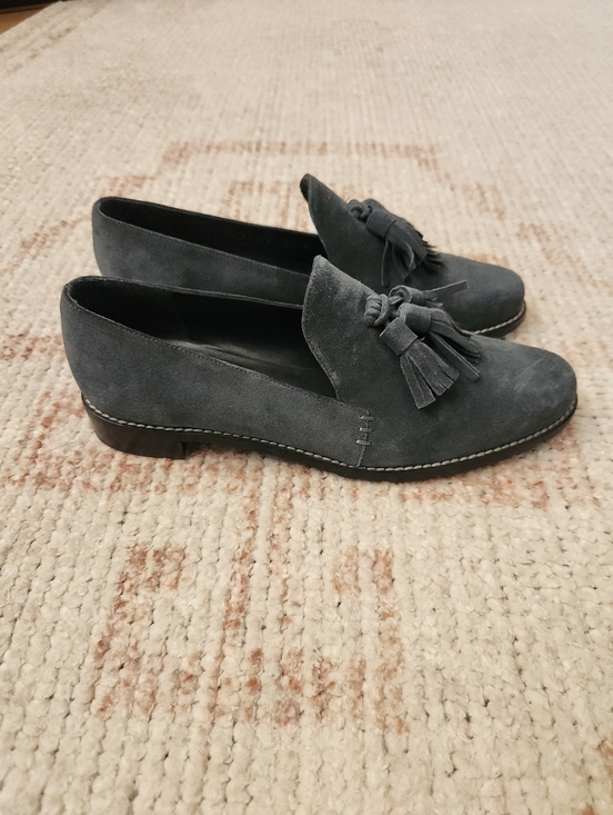 Stuart Weitzman Shoes - Stuart Weitzman Suede Tassel Loafers Size 7 Minimal Classic Flats